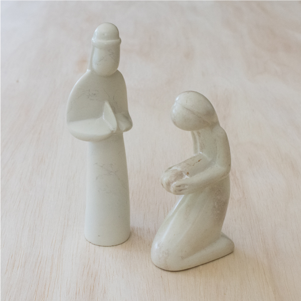 Kneeling Mary Nativity, Natural